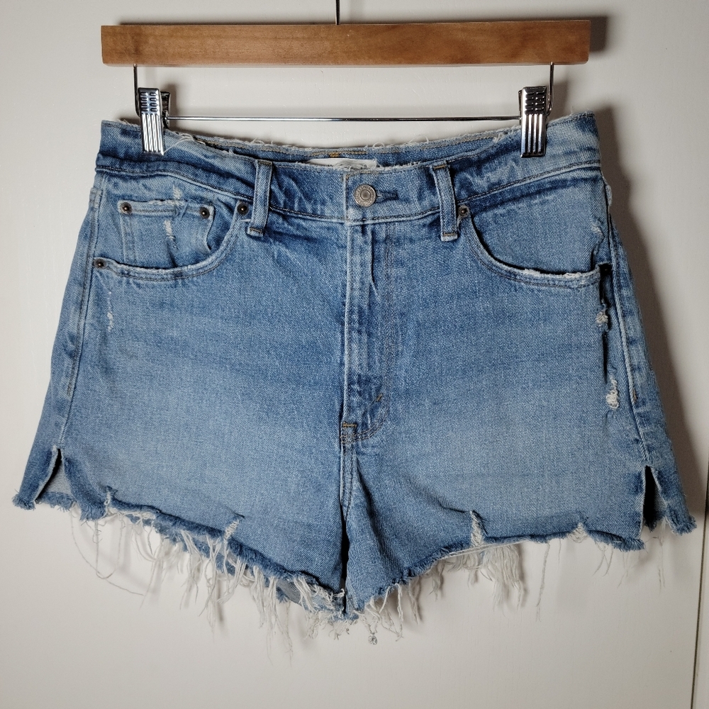 Abercrombie & Fitch The 4" Mom Medium Wash Short High Rise Raw Cut Hem Size 29/8
